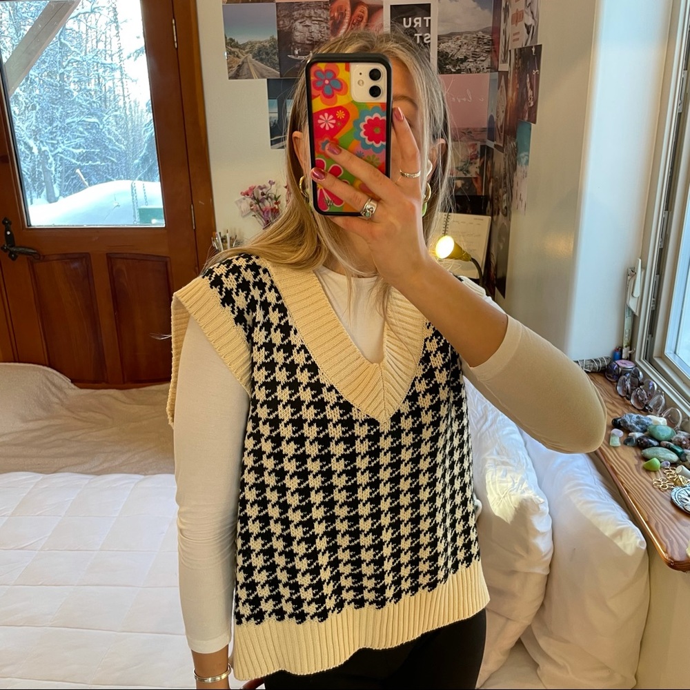 Urban Gap black and white houndstooth sweater vest